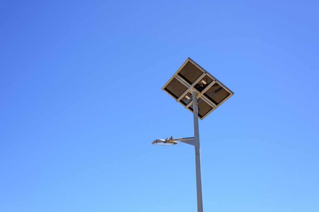 Farolas solares para alumbrado público sostenibles